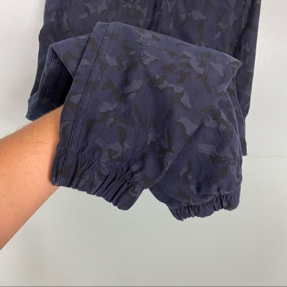Athleta Printed Farallon Jogger Blue Camo Sz 4 - Picture 7 of 8